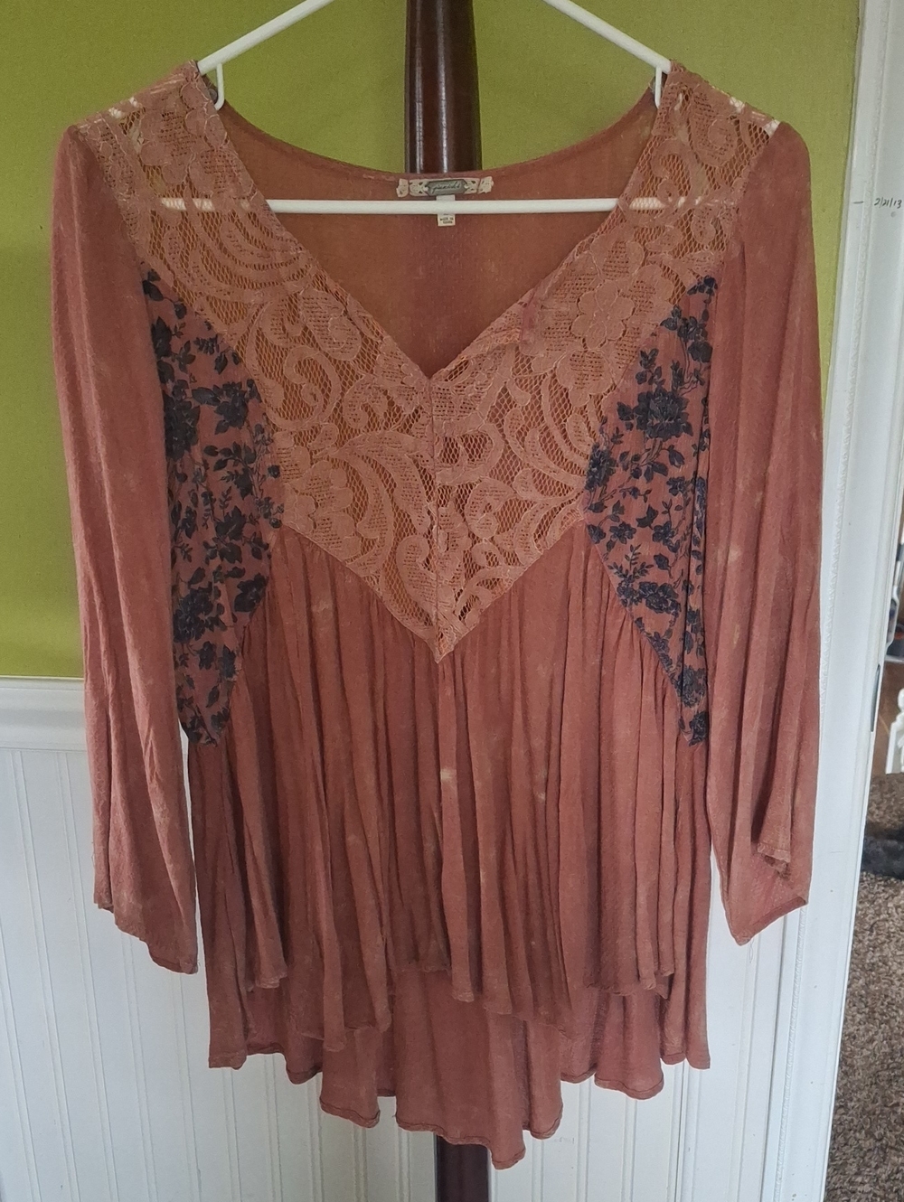 gimmicks by BKE Rust Lace & Navy Floral Tiered Tunic
